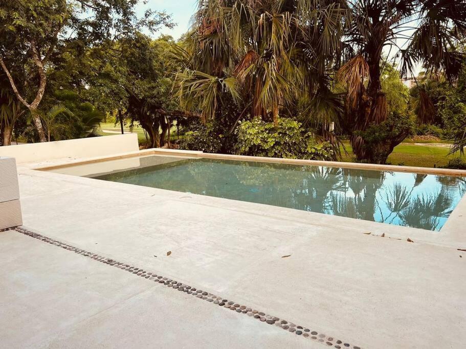 Spacious And Comfortable W Pool And Golf Apartment